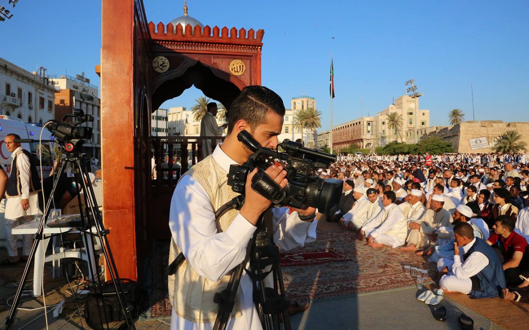 الليبي لحرية الصحافة يٌعبر عن رفضه الشديد لمنع مصورين من تغطية صلاة العيد .